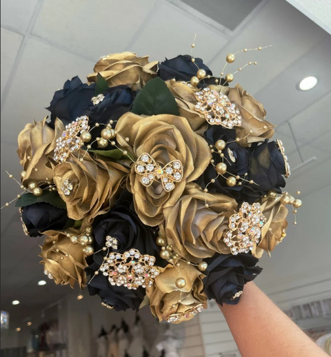 Quinceañera Bouquet in Black and Gold