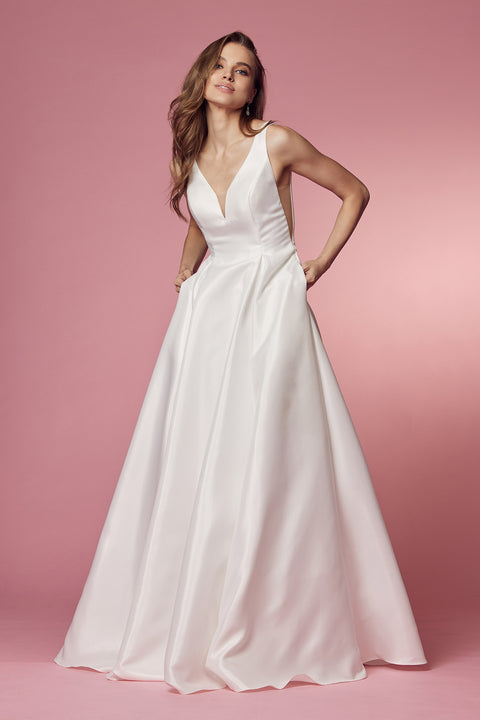 Nox Anabel  E156 A-Line Classic Elegant Wedding Dress With Pockets.