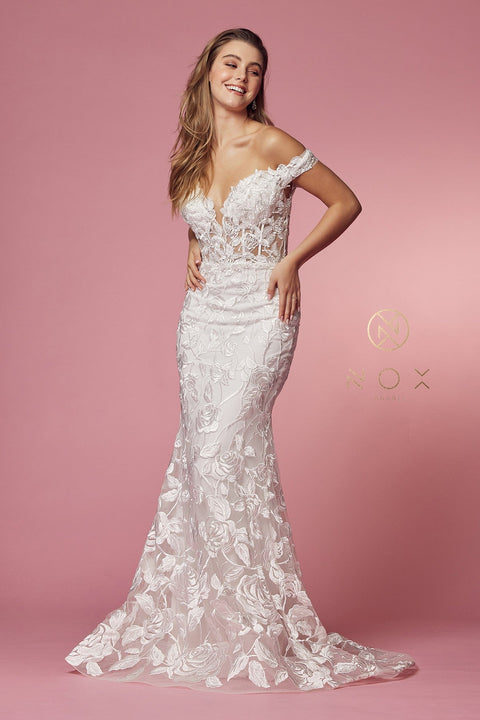 Vestido sirena con hombros descubiertos y apliques de Nox Anabel C439