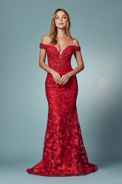 Vestido sirena con hombros descubiertos y apliques de Nox Anabel C439