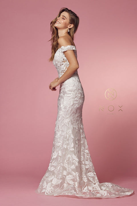 Vestido sirena con hombros descubiertos y apliques de Nox Anabel C439