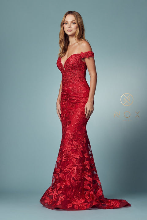 Vestido sirena con hombros descubiertos y apliques de Nox Anabel C439